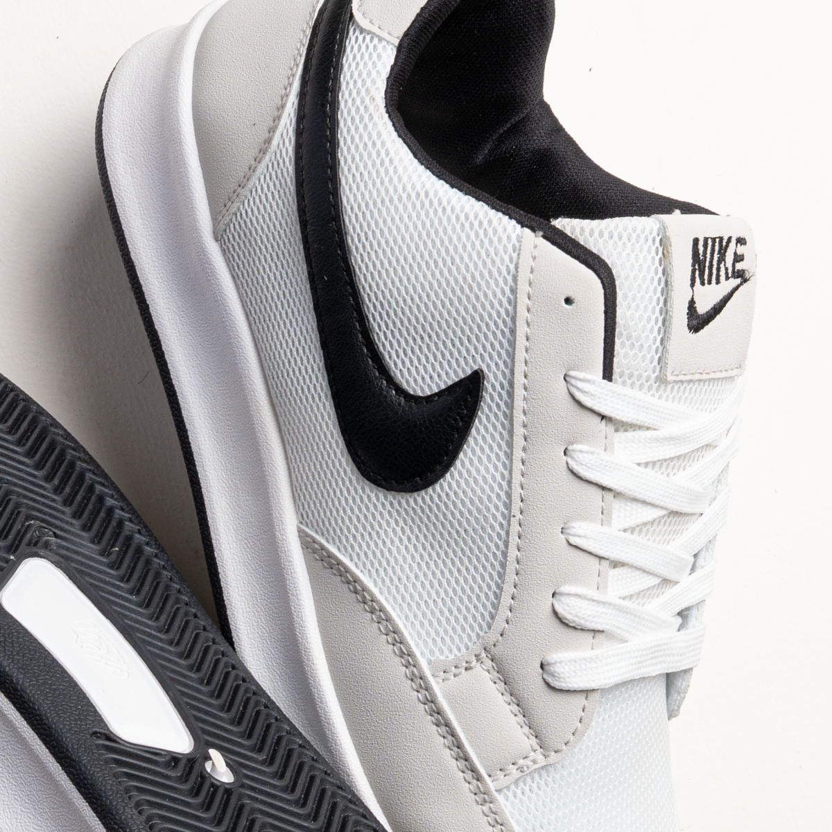 Nike Men’s Leather & Foam