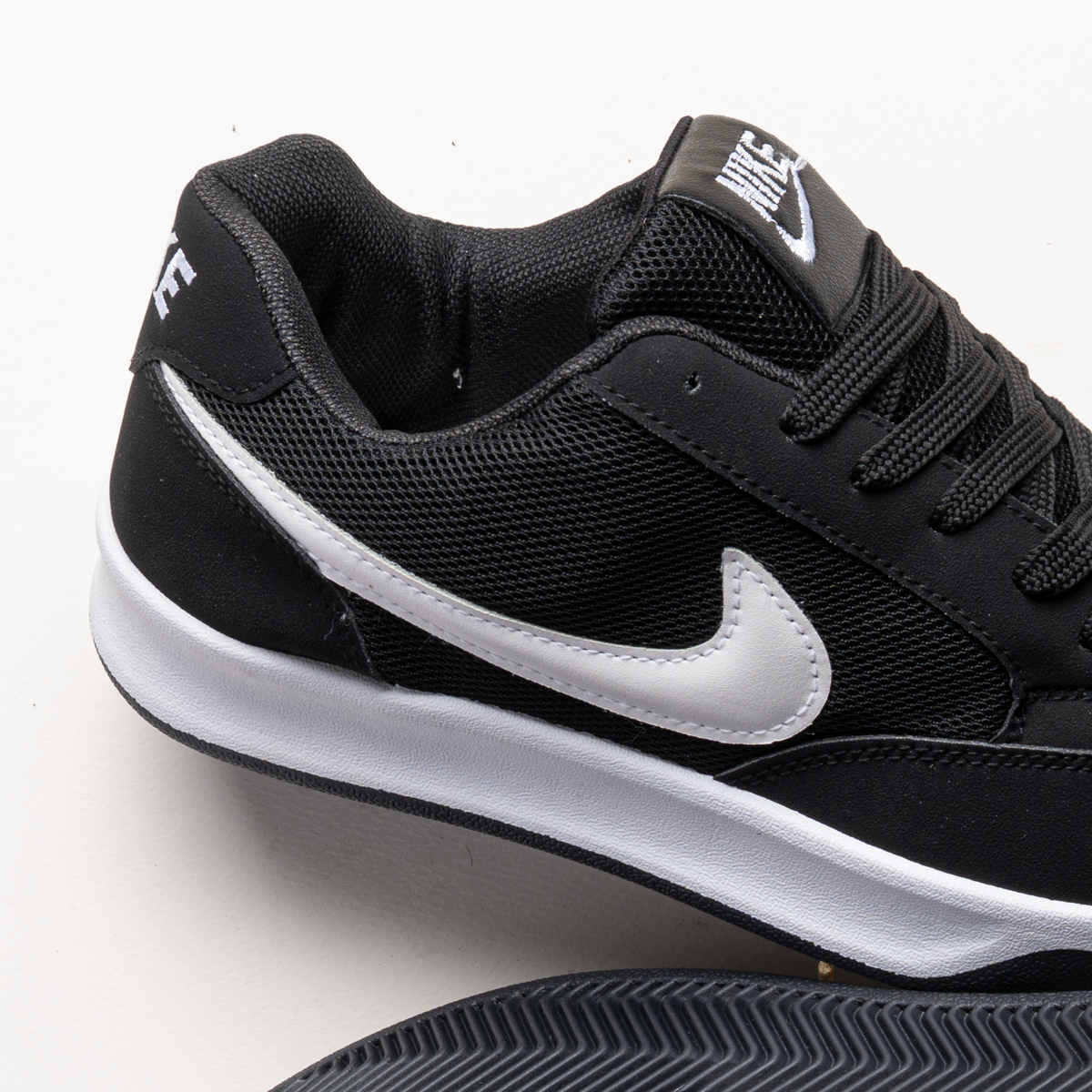 Nike Men’s Leather & Foam